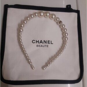 Chanel Pearl Headband - Elegant White Accessory